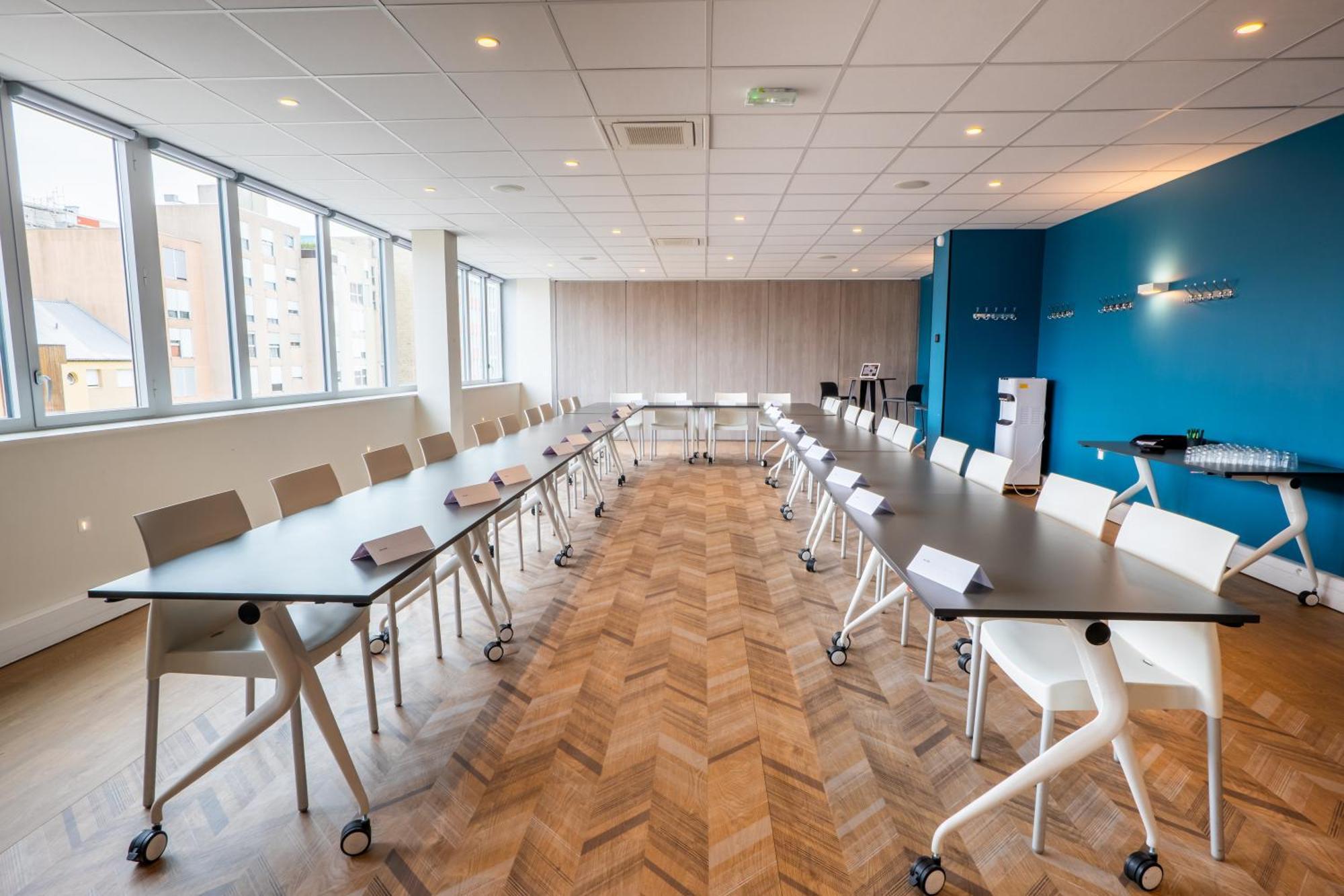 Ibis Gare Hotel 3*